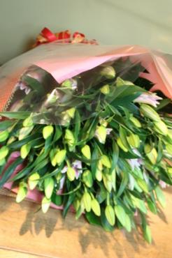 大きな花束のプレゼントでした。｜「フラワーショップヨシカワ」　（埼玉県蕨市の花キューピット加盟店 花屋）のブログ